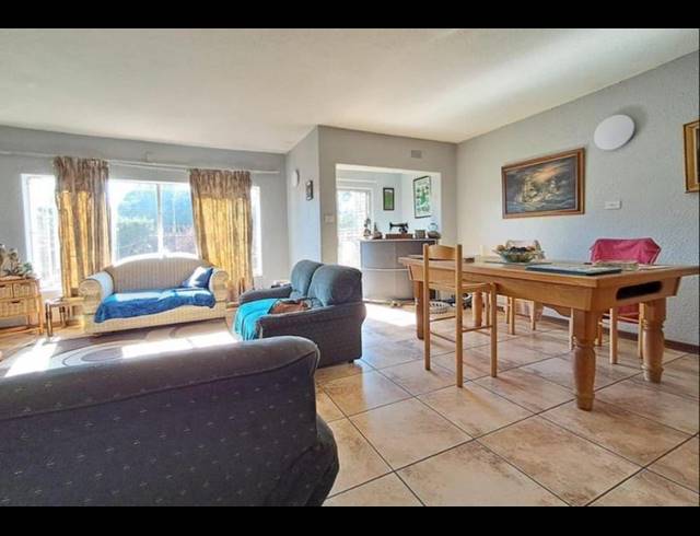 3 BEDROOM TOWNHOUSE FOR SALE IN BRACKENHURST